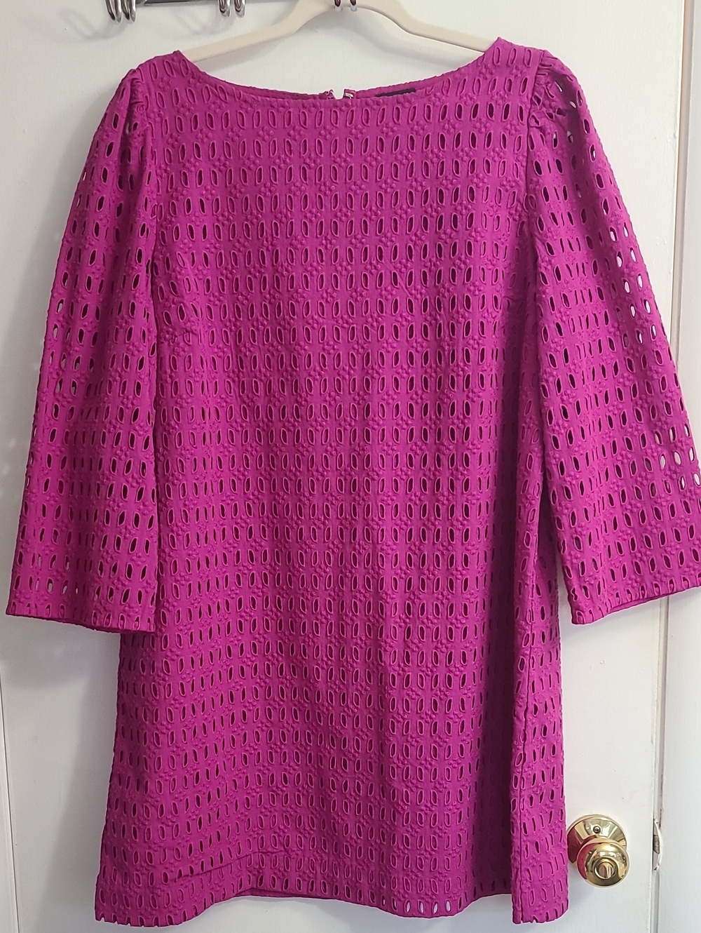 NWOT Ann Taylor Women's  Stylish Modern Purple Fuchsia Eyelet Sheath Dress Sz L